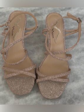 Nina Tan /Beige Strappy Sandals SZ 8.
